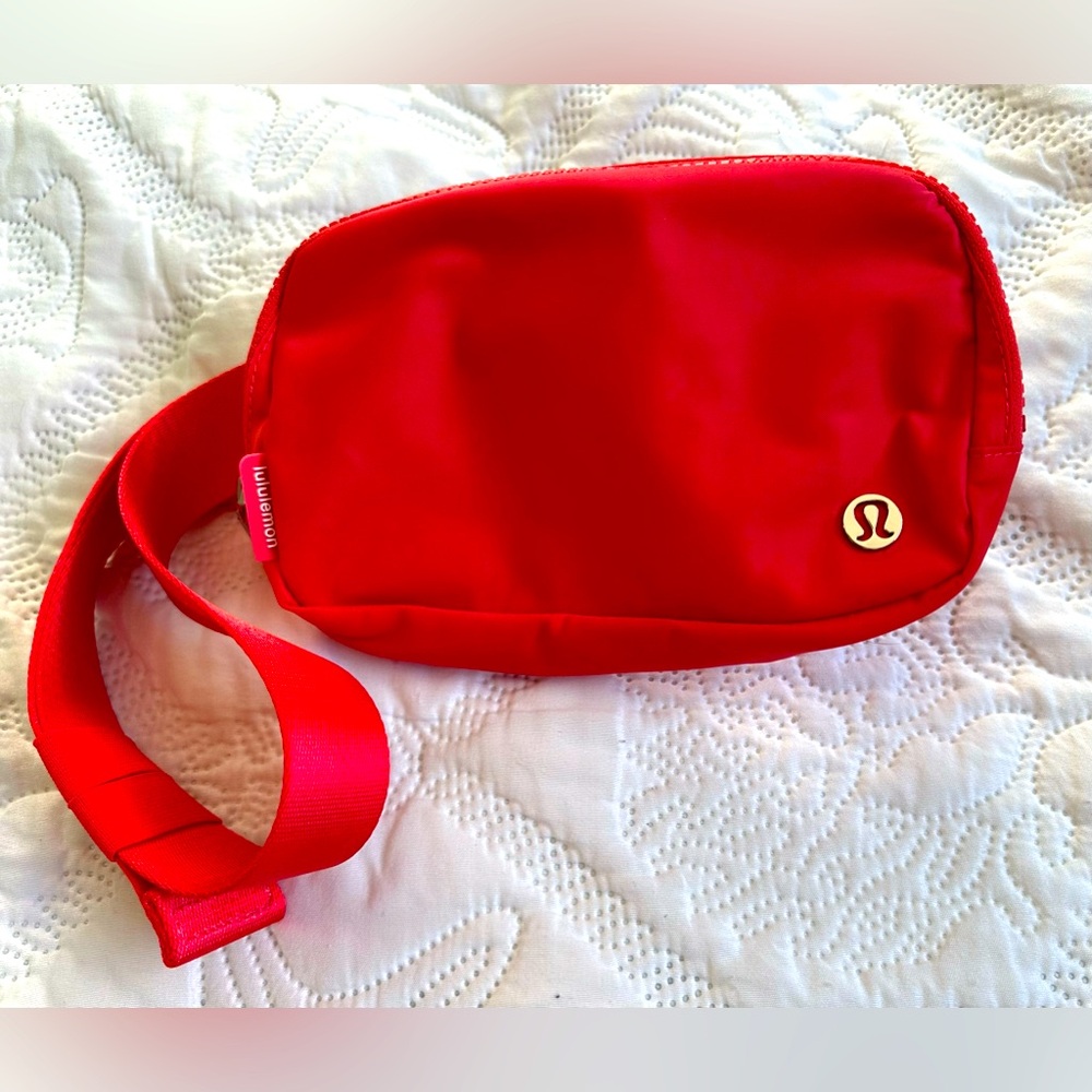 Lululemon belt bag beautiful pink